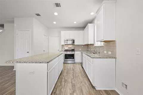 Kitchen - 511 Eves Necklace Dr, Buda, TX 78610 photo 3 of 4