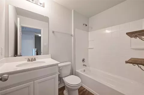 Bath - 511 Eves Necklace Dr, Buda, TX 78610 photo 5 of 5