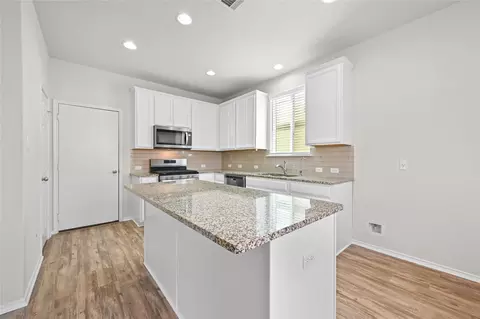 Kitchen - 511 Eves Necklace Dr, Buda, TX 78610 photo 2 of 4