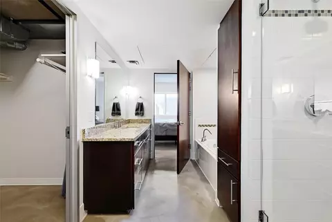 Bath - 800 Brazos St #705, Austin, TX 78701 photo 4 of 4