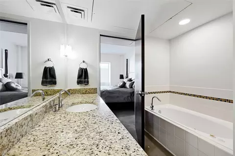 Bath - 800 Brazos St #705, Austin, TX 78701 photo 3 of 4
