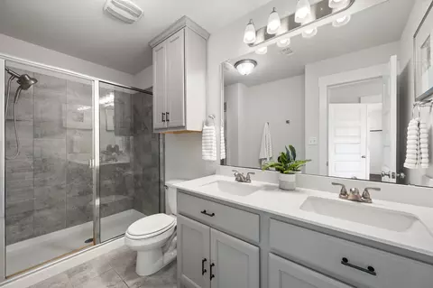 Bath - 201 Trellis Blvd, Leander, TX 78641 photo 2 of 4