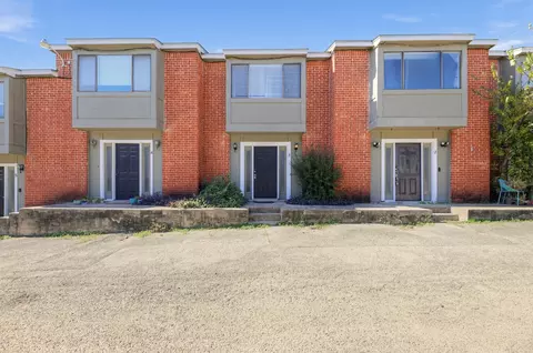 1221 W Hopkins St #3, San Marcos, TX 78666