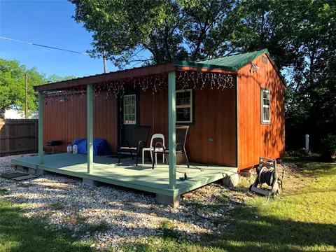 241 E Jackson St, Bartlett, TX 76511 photo 3