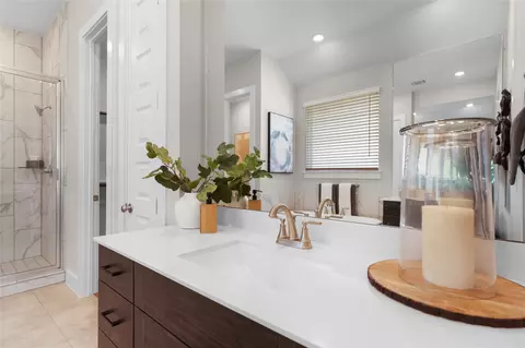 Bath - 329 Ridgewell Loop, Georgetown, TX 78633 photo 3 of 3