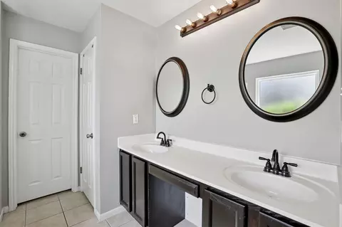 Bath - 902 Ridgemont Cir, Leander, TX 78641 photo 1 of 3