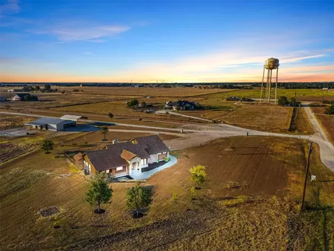 201 Battleground Cir, Taylor, TX 76574