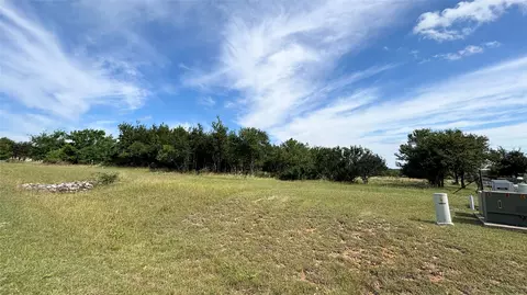 104 Strada Luca St, Florence, TX 76527 photo 4
