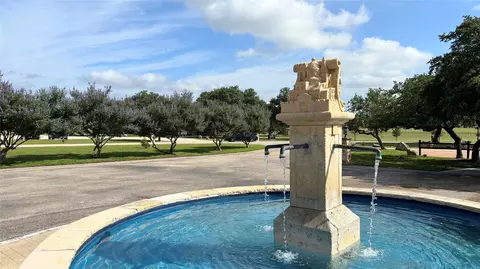 104 Strada Luca St, Florence, TX 76527 photo 9