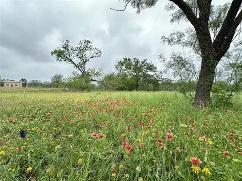 379 Vintners Way, Fredericksburg, TX 78624