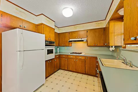 Kitchen - 215 Memorial Dr, Luling, TX 78648 photo 5 of 6