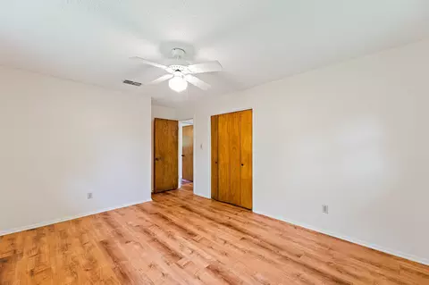 Bedroom - 215 Memorial Dr, Luling, TX 78648 photo 4 of 7