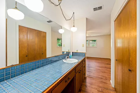 Bath - 215 Memorial Dr, Luling, TX 78648 photo 4 of 5