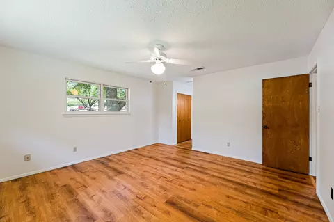 Bedroom - 215 Memorial Dr, Luling, TX 78648 photo 6 of 7