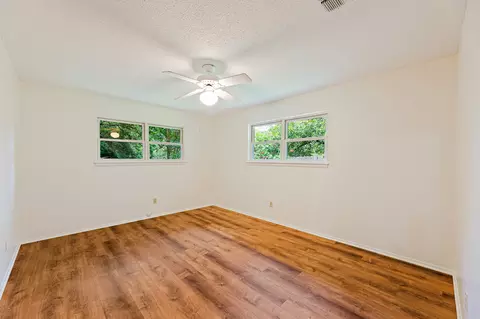 Bedroom - 215 Memorial Dr, Luling, TX 78648 photo 3 of 7