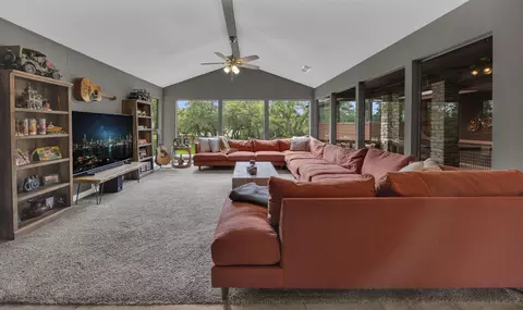 22223 Oban Dr, Briarcliff, TX 78669