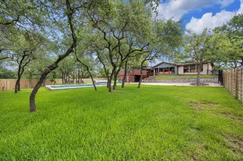 22223 Oban Dr, Briarcliff, TX 78669