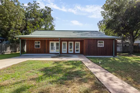 541 S Jackson St, La Grange, TX 78945