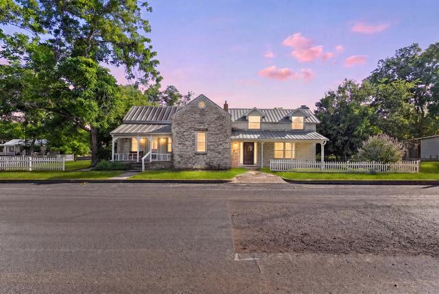 501 W Creek St, Fredericksburg, TX 78624