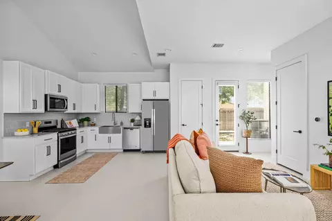 939 E 52nd St #2, Austin, TX 78751