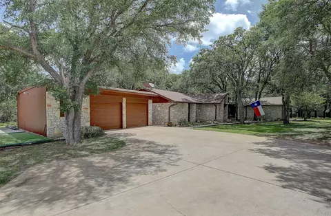 Exterior - 205 Esparada Dr, Georgetown, TX 78628 photo 5 of 9