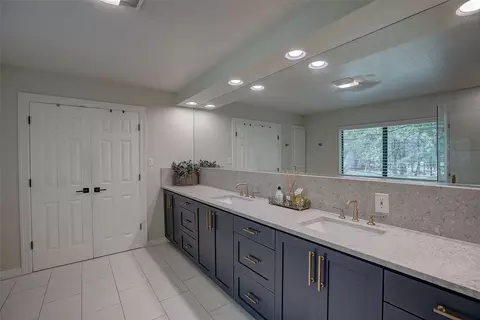Bath - 205 Esparada Dr, Georgetown, TX 78628 photo 1 of 4