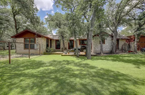 Exterior - 205 Esparada Dr, Georgetown, TX 78628 photo 6 of 9