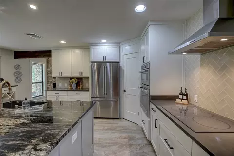 Kitchen - 205 Esparada Dr, Georgetown, TX 78628 photo 5 of 8