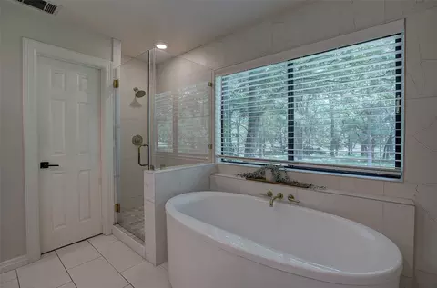 Bath - 205 Esparada Dr, Georgetown, TX 78628 photo 2 of 4