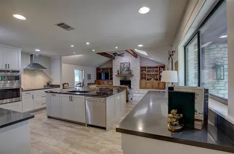 Kitchen - 205 Esparada Dr, Georgetown, TX 78628 photo 8 of 8
