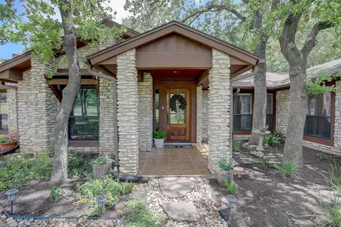 Exterior - 205 Esparada Dr, Georgetown, TX 78628 photo 2 of 9