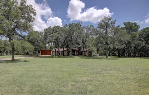 Exterior - 205 Esparada Dr, Georgetown, TX 78628 photo 4 of 9