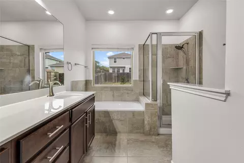 Bath - 397 Limerick Rd, Buda, TX 78610 photo 4 of 5