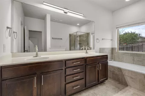 Bath - 397 Limerick Rd, Buda, TX 78610 photo 2 of 5