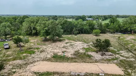 200 Luna Ct, Dale, TX 78616