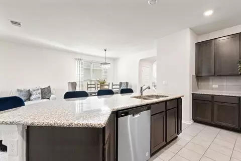 Kitchen - 218 Summit Dr, Lockhart, TX 78644 photo 4 of 6