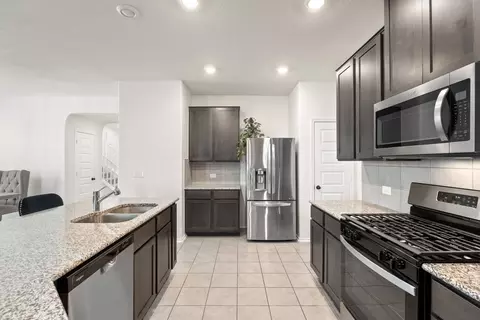 Kitchen - 218 Summit Dr, Lockhart, TX 78644 photo 6 of 6