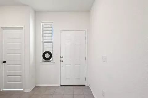Entry Way - 218 Summit Dr, Lockhart, TX 78644 photo 1 of 7
