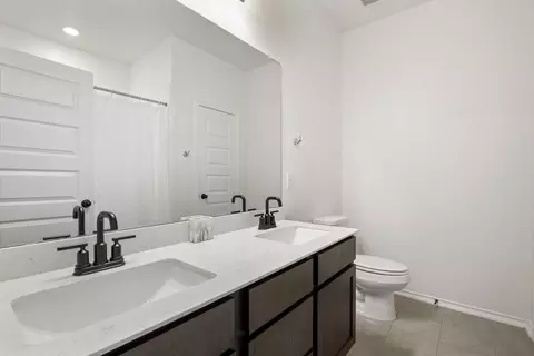 Bath - 218 Summit Dr, Lockhart, TX 78644 photo 1 of 4
