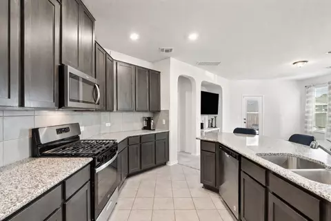 Kitchen - 218 Summit Dr, Lockhart, TX 78644 photo 3 of 6