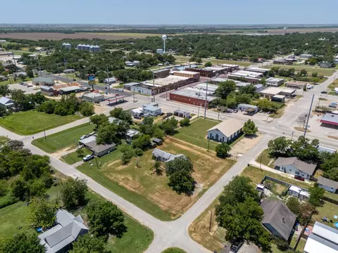 325 E Bell St, Bartlett, TX 76511 photo 8