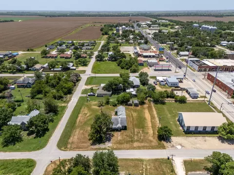 325 E Bell St, Bartlett, TX 76511 photo 9