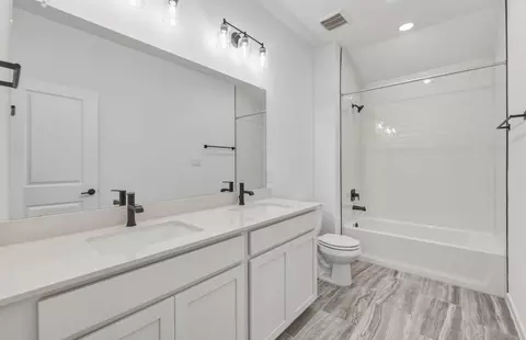 Bath - 536 Rubber Tree Way, Buda, TX 78610 photo 4 of 4