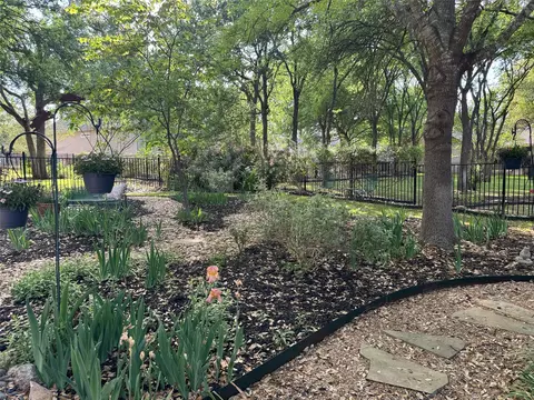 290 Whispering Wind Dr, Georgetown, TX 78633