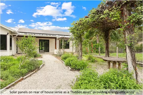 408 Stonegate Ln, Dripping Springs, TX 78620
