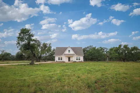 105 Colette Ln, Blanco, TX 78606
