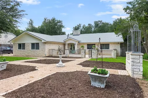 1102 N F Ave, Elgin, TX 78621