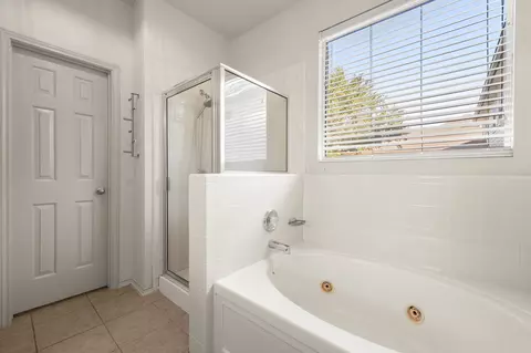 Bath - 411 Olmos Dr, Leander, TX 78641 photo 3 of 5