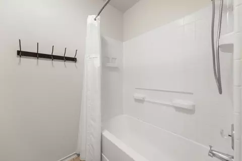 Bath - 411 Olmos Dr, Leander, TX 78641 photo 5 of 5