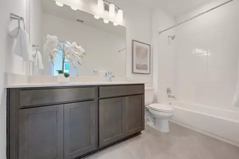 Bath - 1010 Brickell Loop # B, Austin, TX 78744 photo 2 of 2